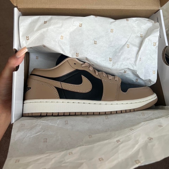 Air Jordan 1 Low - tan & black - Picture 5 of 7